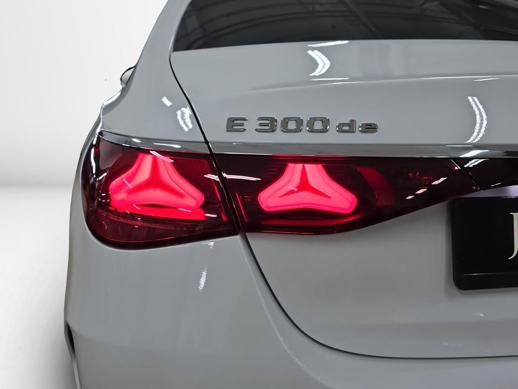 Mercedes-Benz E 300 2025