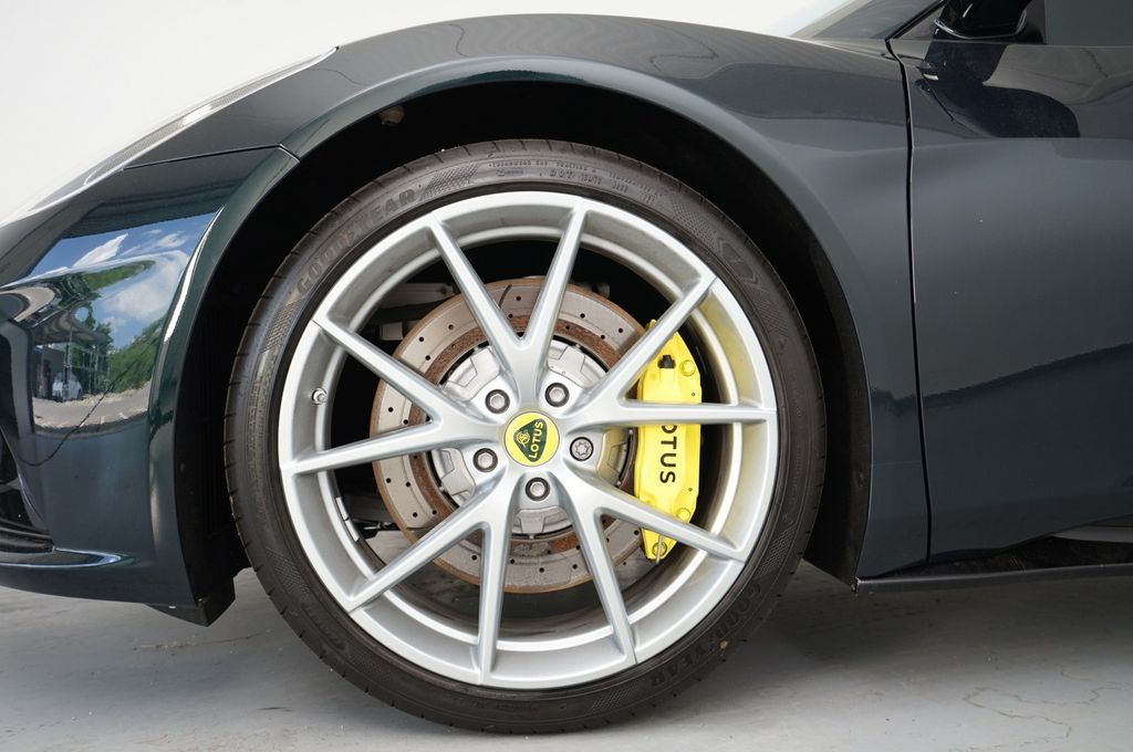 Lotus Emira 2025