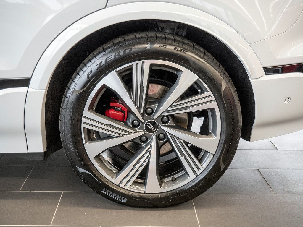 Audi Q6 e-tron 2025