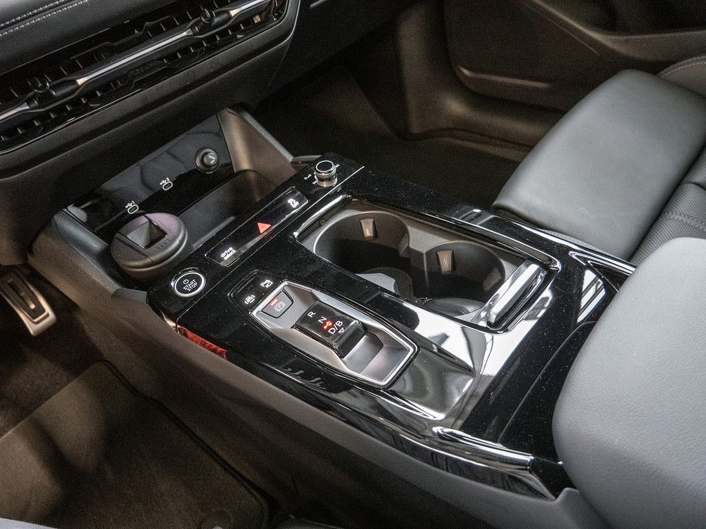Audi Q6 e-tron 2025