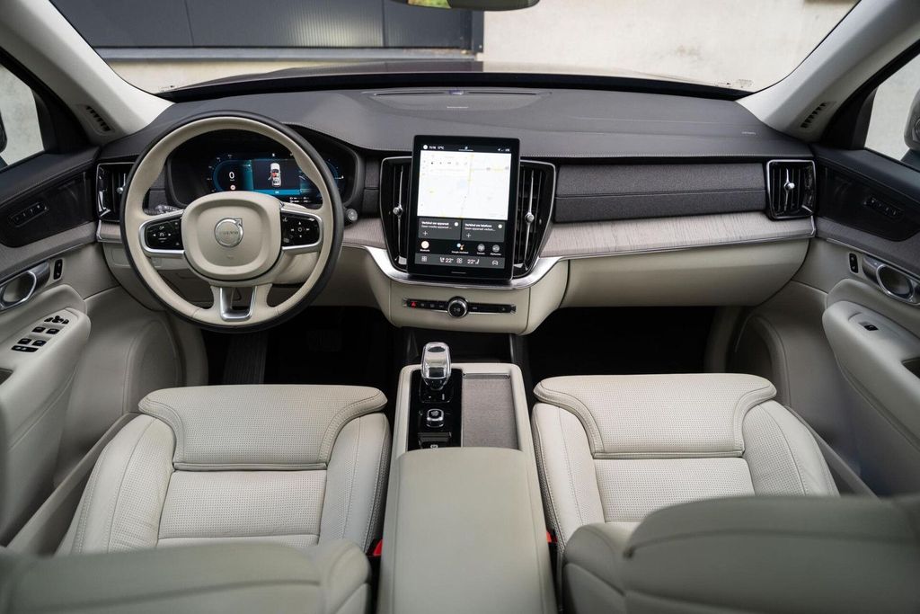 Volvo XC90 2025