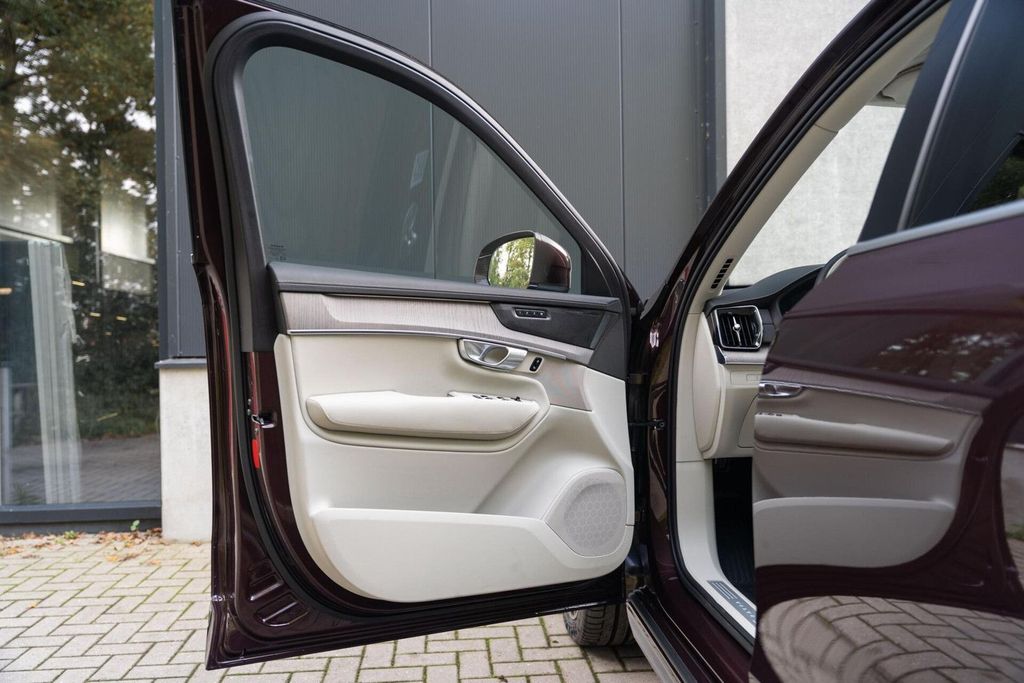 Volvo XC90 2025