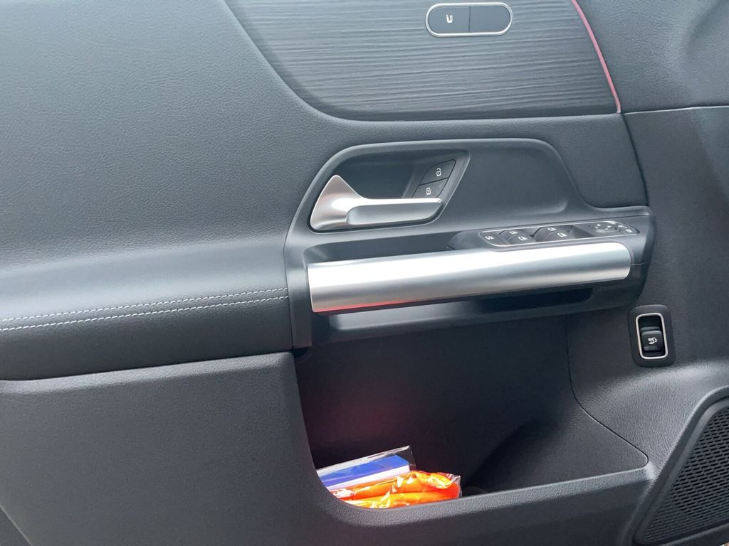 Mercedes-Benz B 200 2024