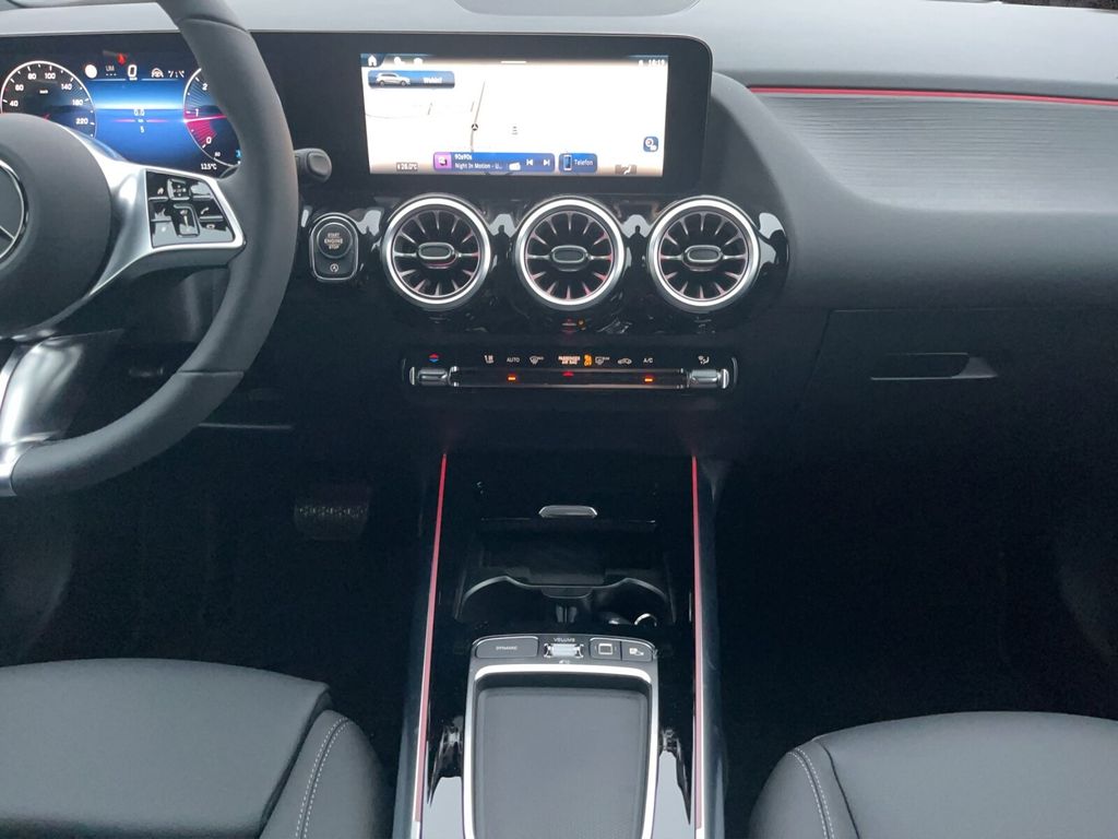 Mercedes-Benz B 200 2024