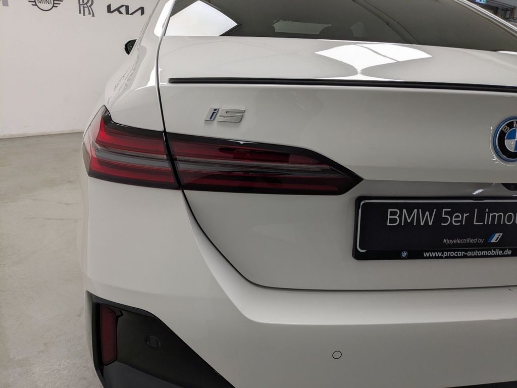 BMW i5