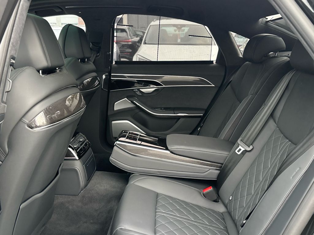 Audi S8 2025
