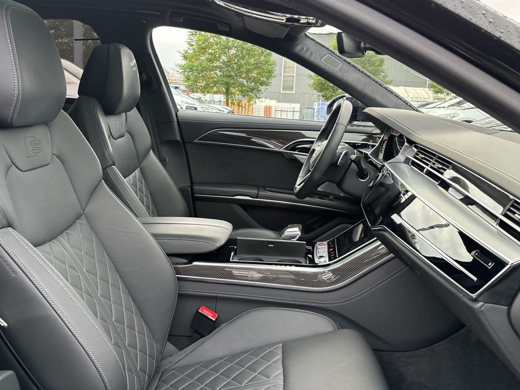 Audi S8 2025