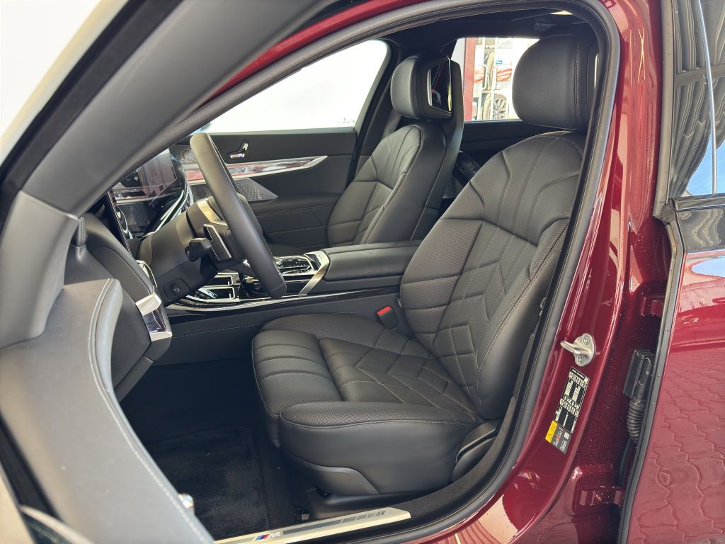BMW i7 2024