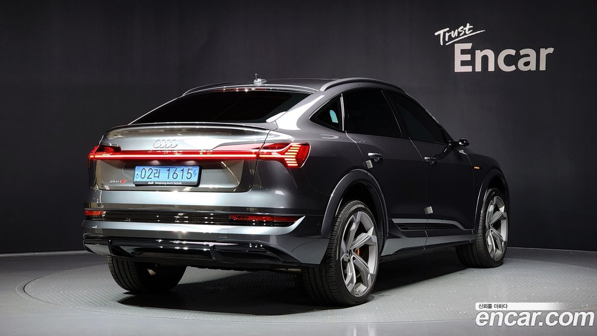 Audi e-tron 2023