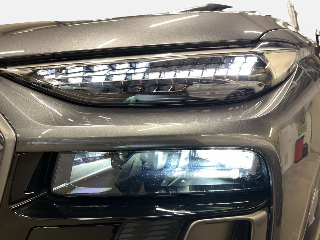 Audi Q6 e-tron 2025