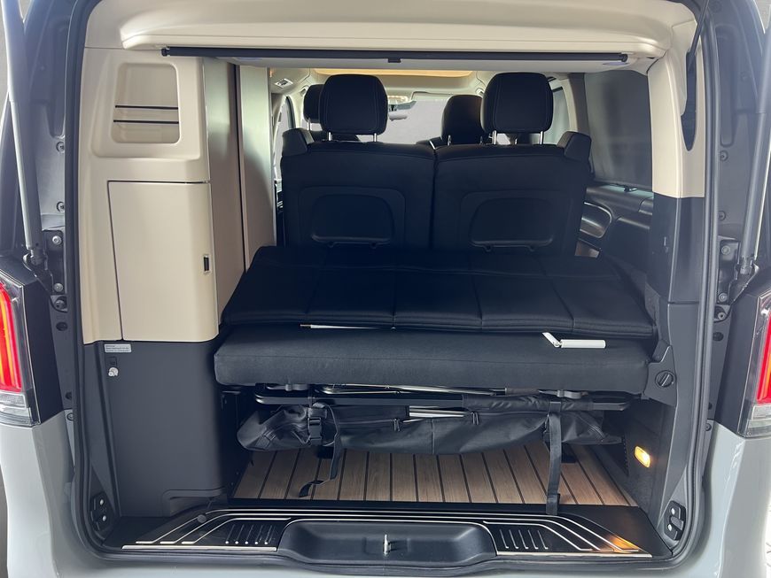 Mercedes-Benz 300 2025