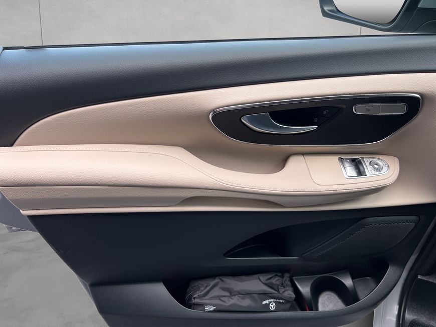 Mercedes-Benz 300 2025