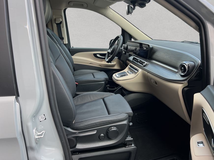 Mercedes-Benz 300 2025