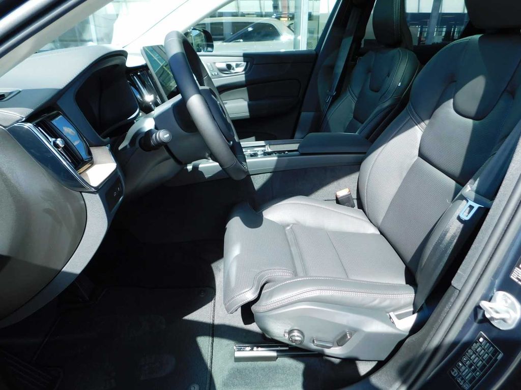 Volvo XC60 2025