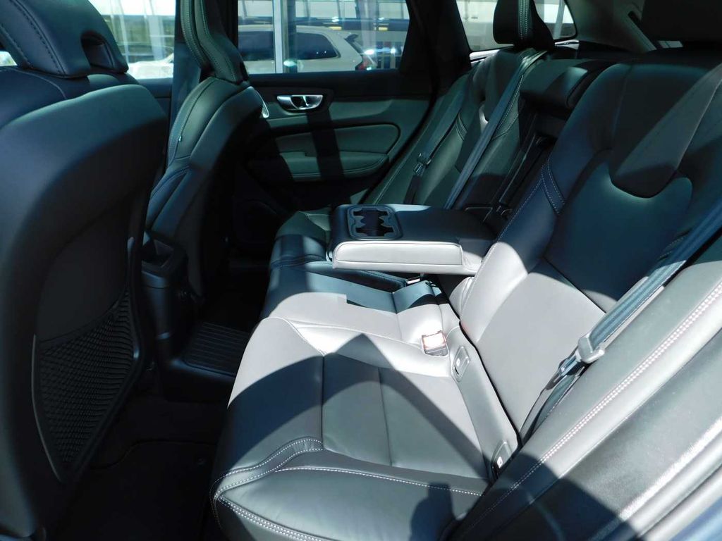 Volvo XC60 2025