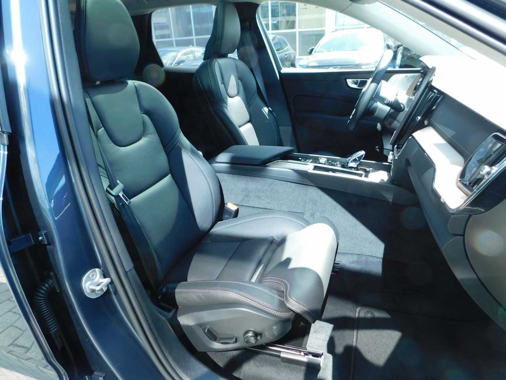 Volvo XC60 2025