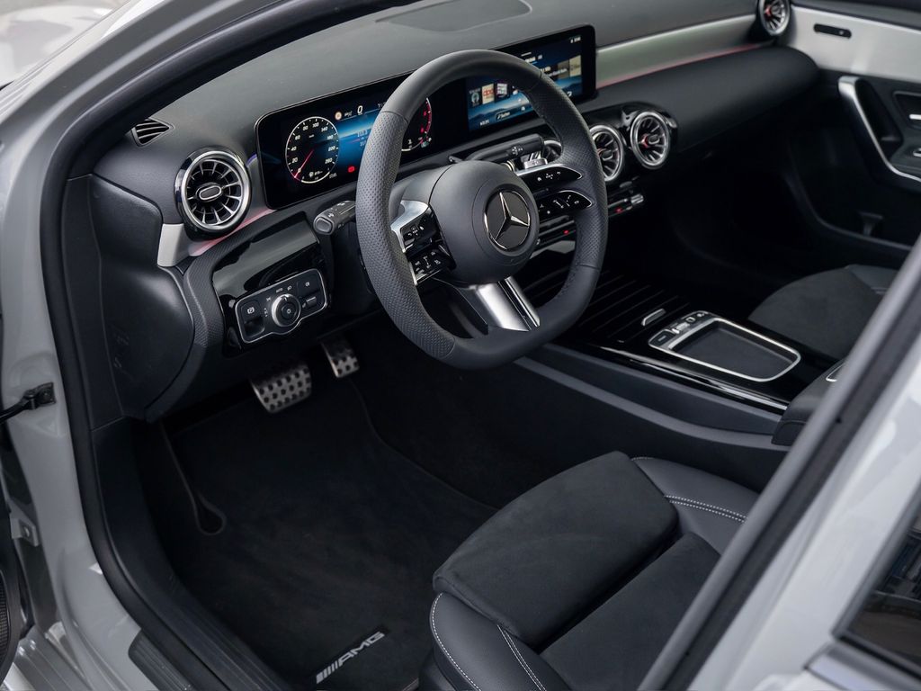 Mercedes-Benz A 180 2025