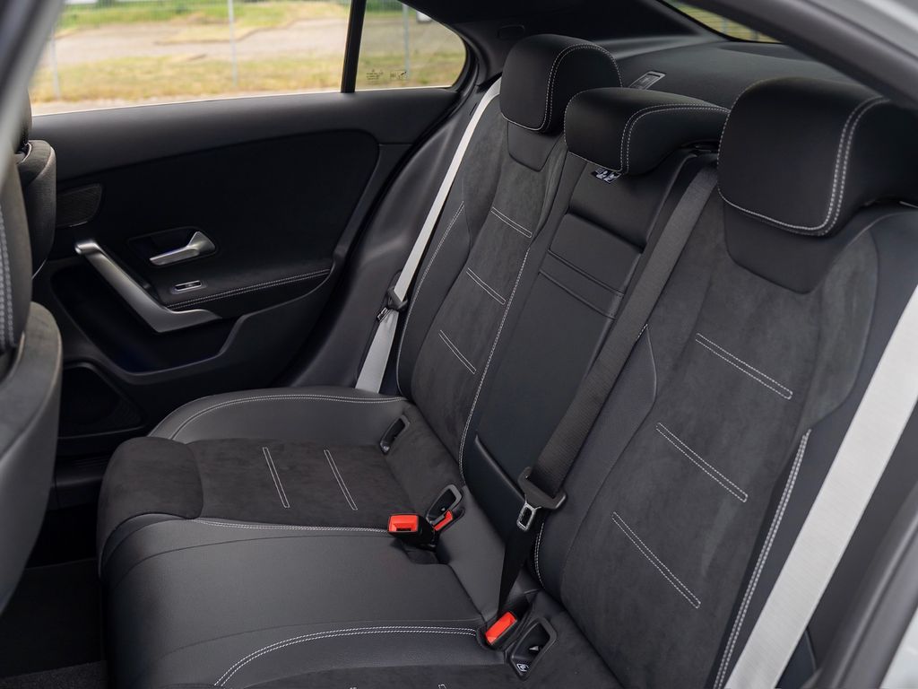 Mercedes-Benz A 180 2025