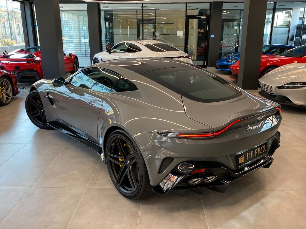 Aston Martin V8 Vantage 2025