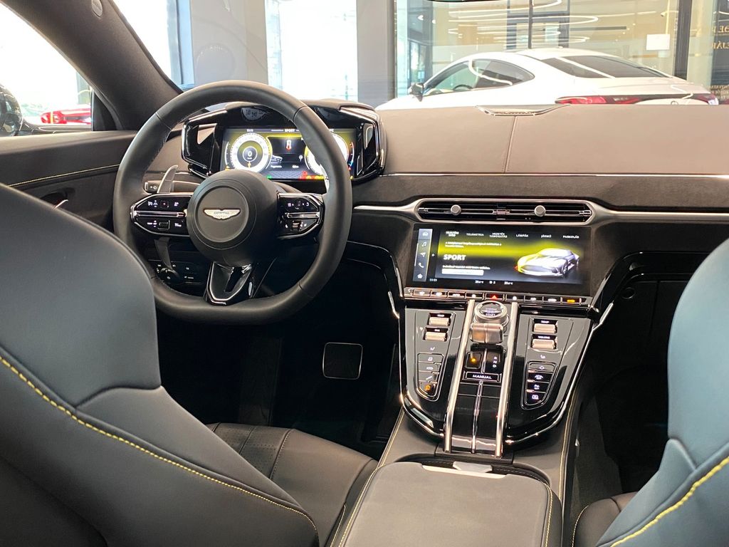 Aston Martin V8 Vantage 2025