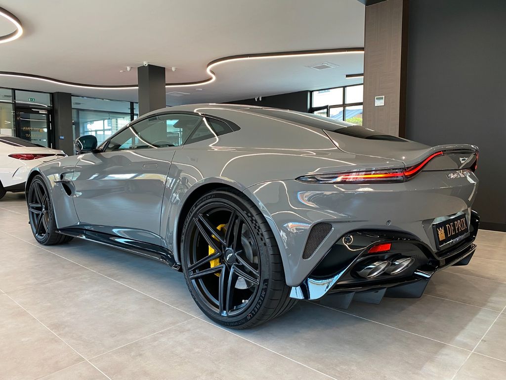 Aston Martin V8 Vantage 2025