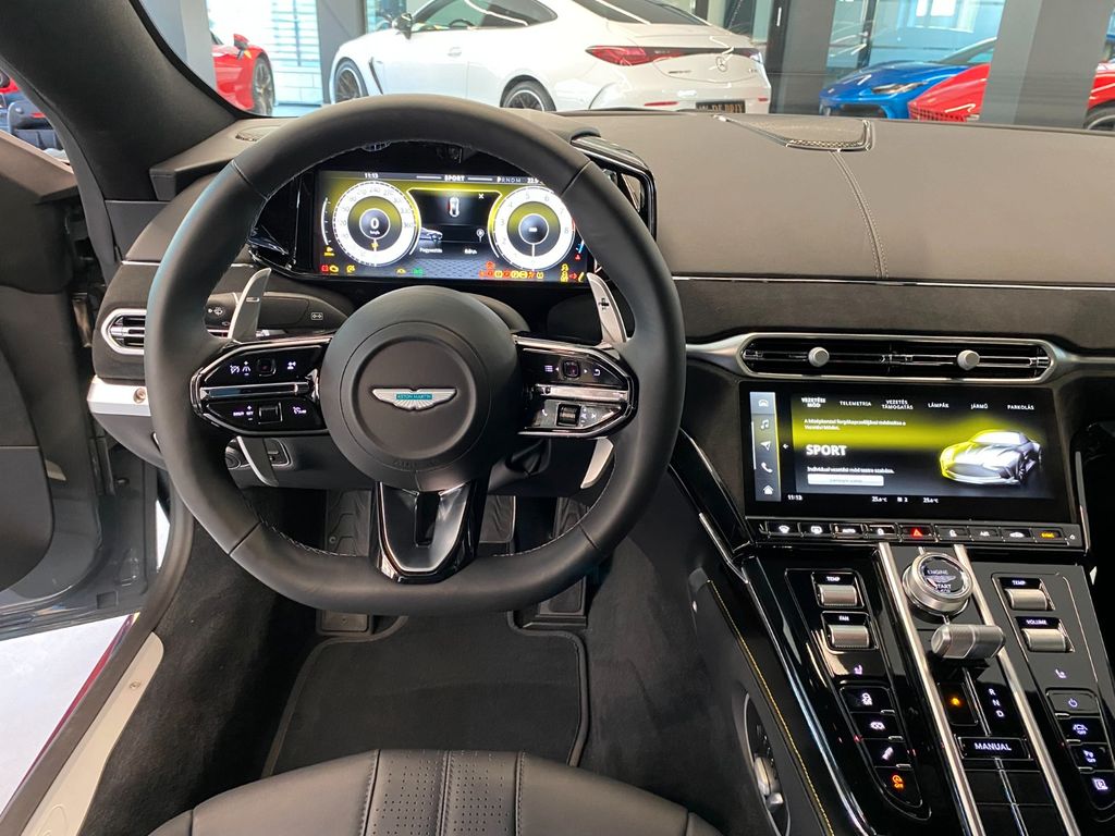 Aston Martin V8 Vantage 2025