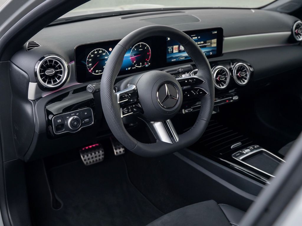 Mercedes-Benz A 180 2025
