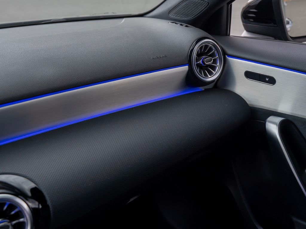 Mercedes-Benz A 180 2025