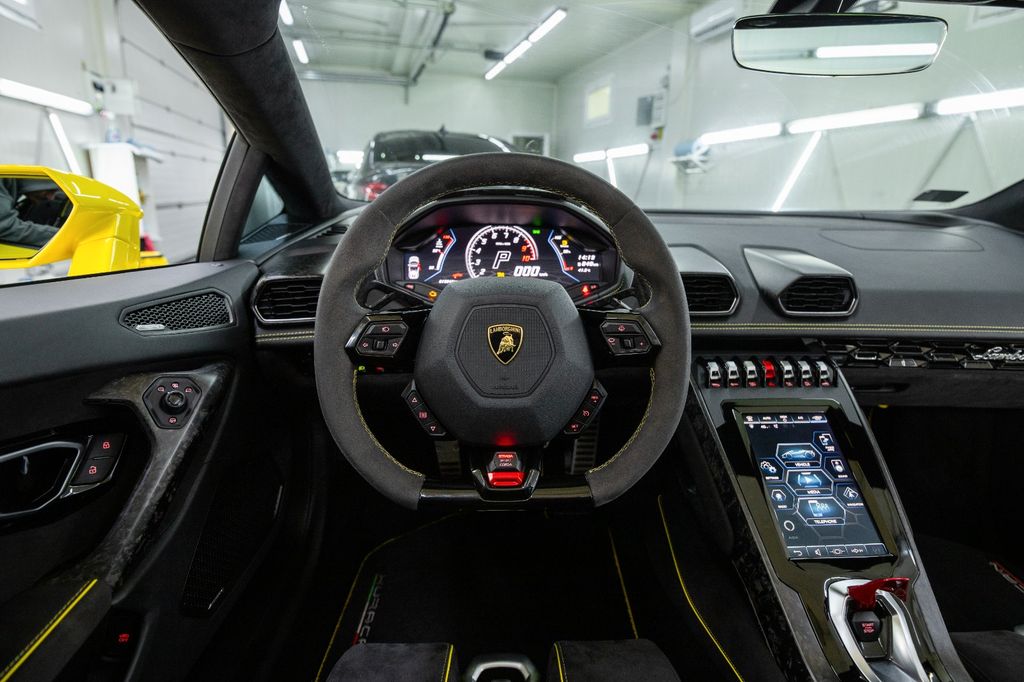 Lamborghini Huracán 2021