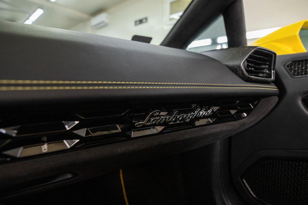 Lamborghini Huracán 2021