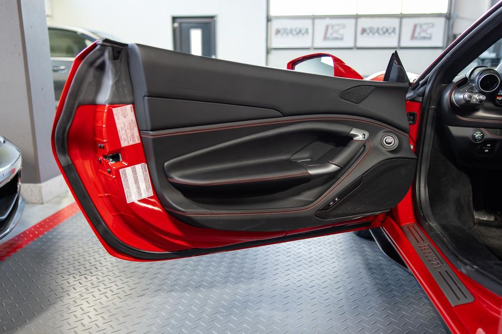 Ferrari F8 2021