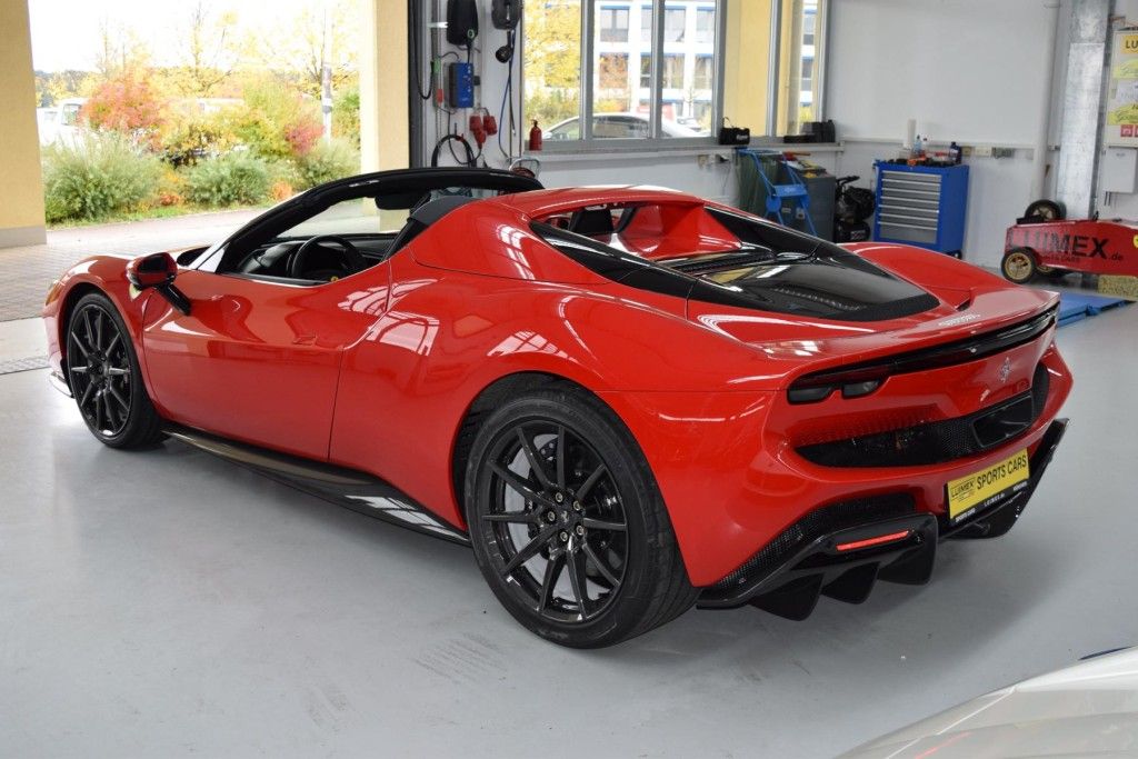 Ferrari 296 GTS 2025