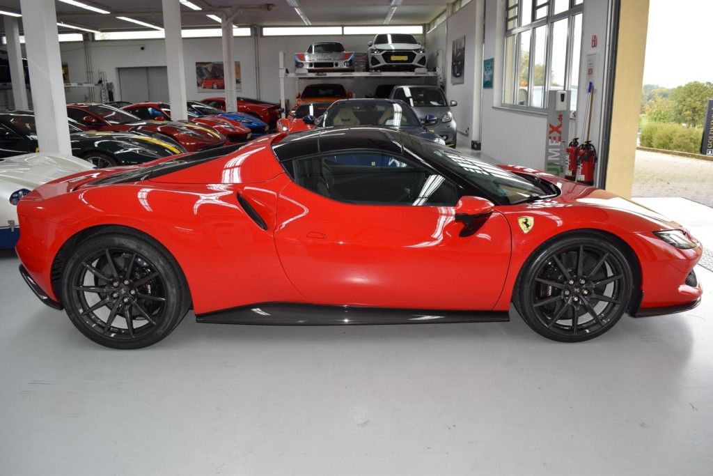 Ferrari 296 GTS 2025