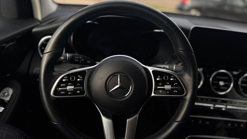 Mercedes-Benz GLC 300 2021