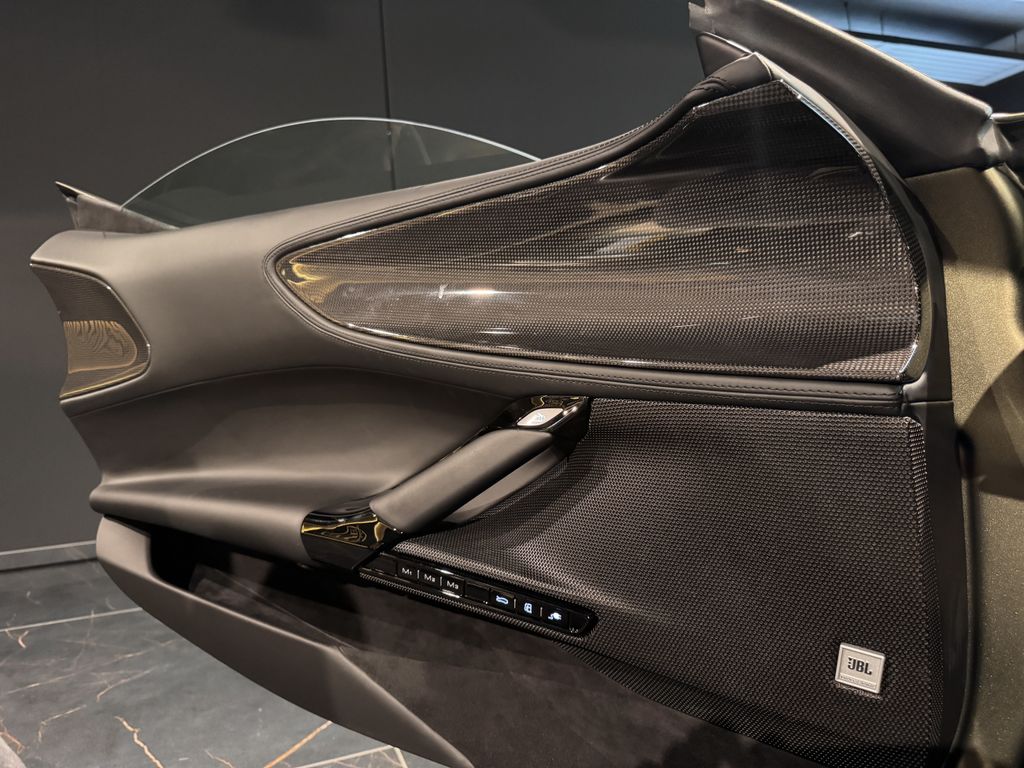 Ferrari SF90 2024