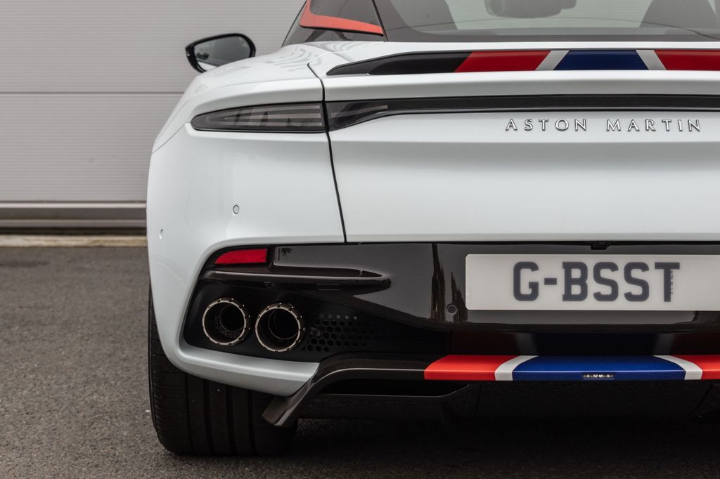 Aston Martin DBS 2019