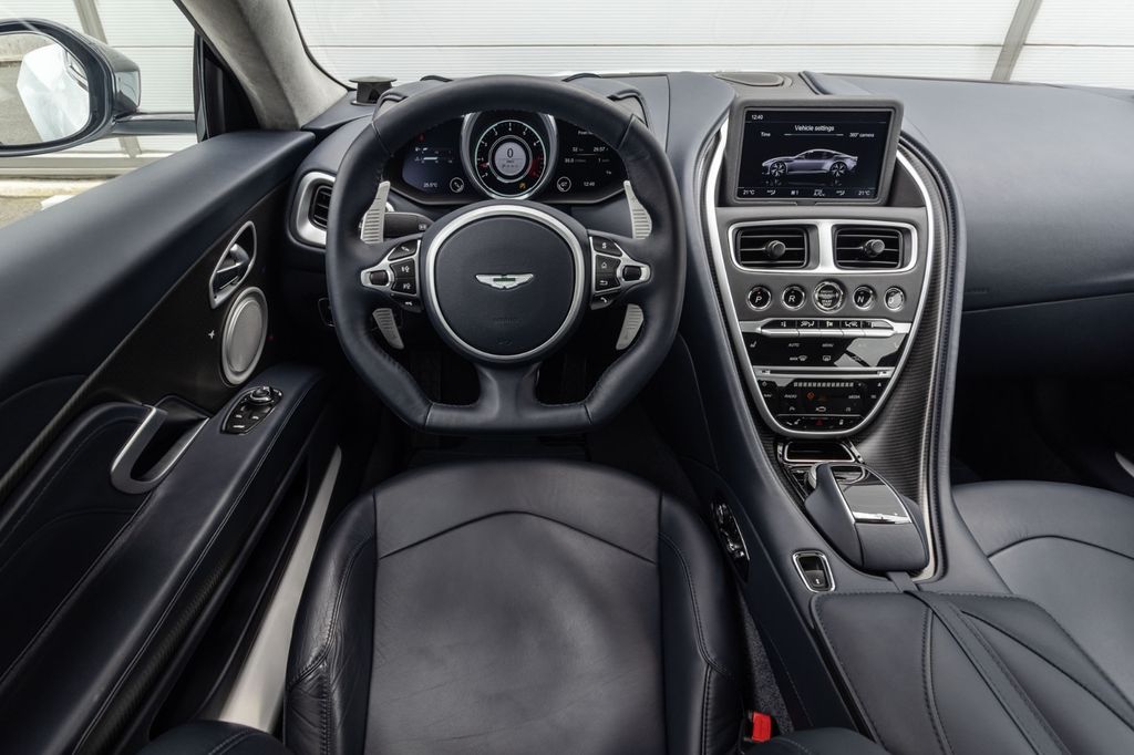 Aston Martin DBS 2019