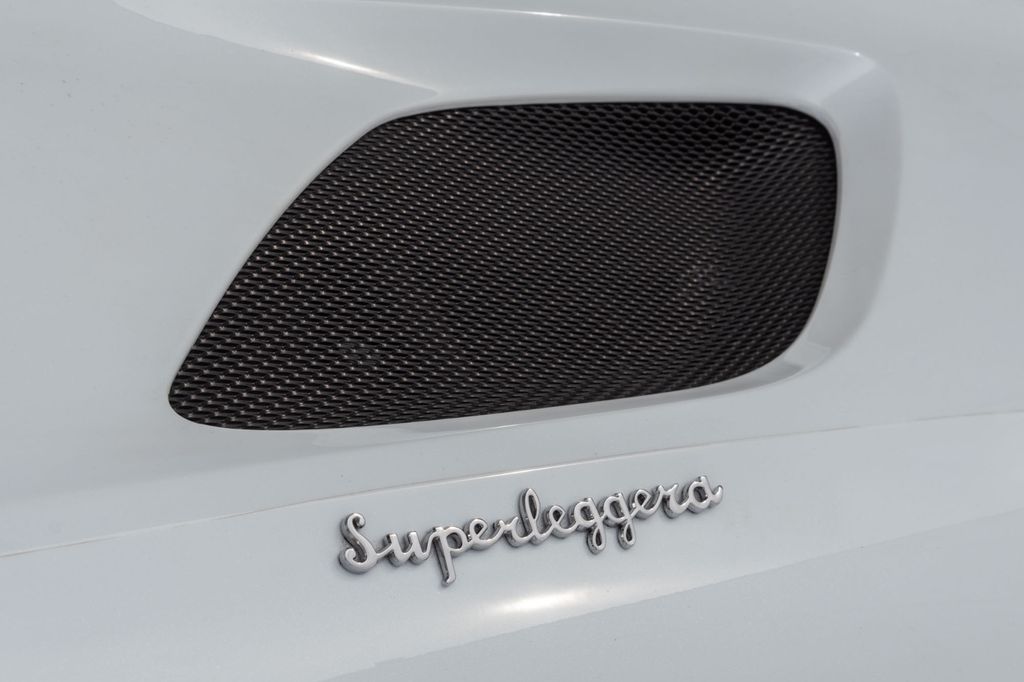 Aston Martin DBS 2019