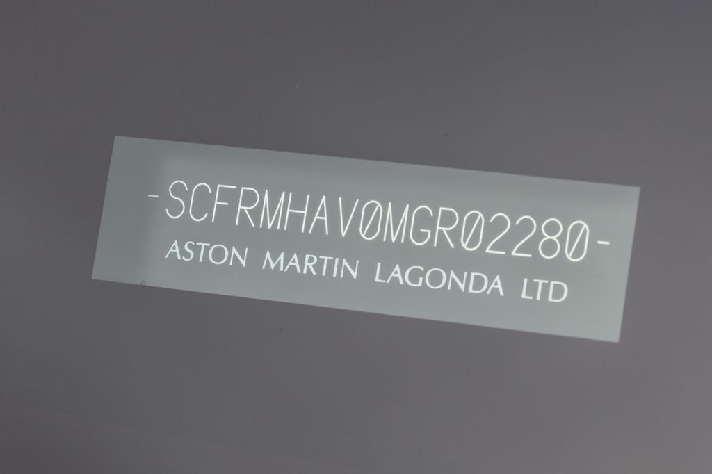 Aston Martin DBS 2019