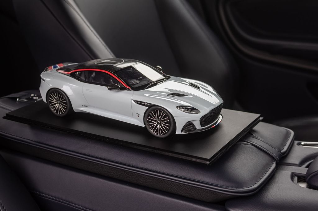 Aston Martin DBS 2019