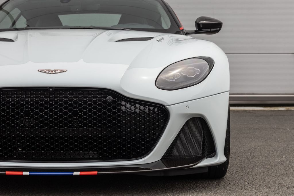 Aston Martin DBS 2019