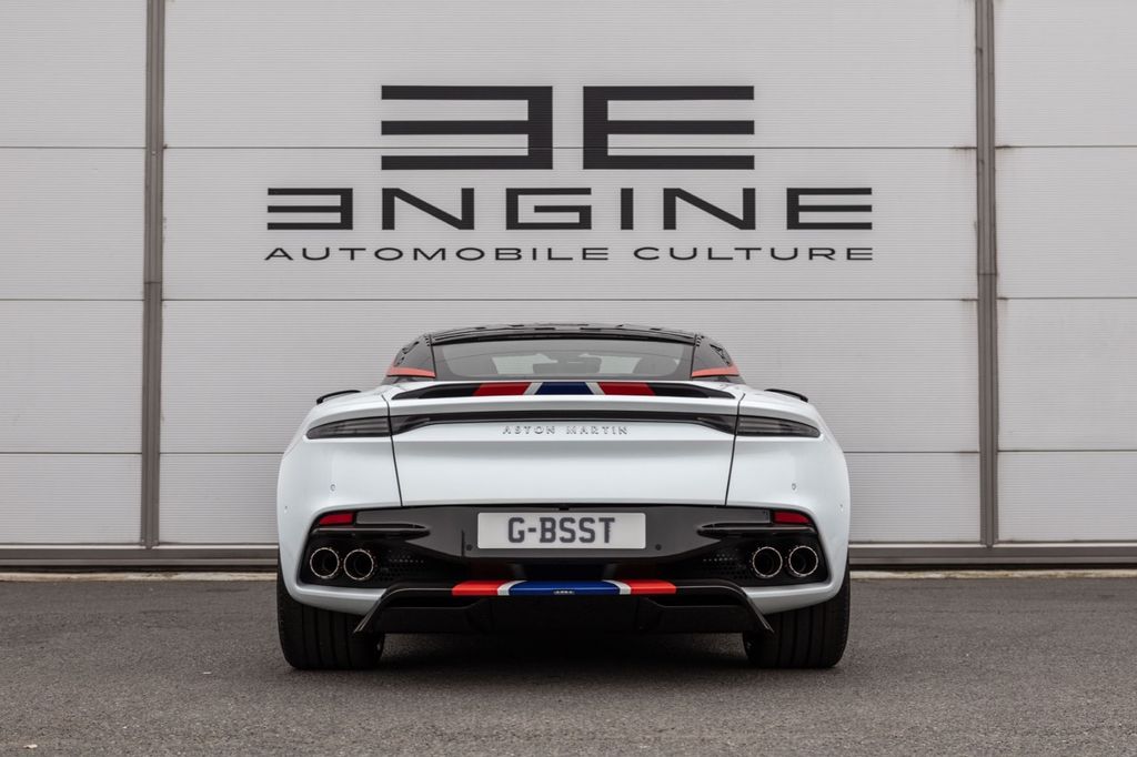 Aston Martin DBS 2019