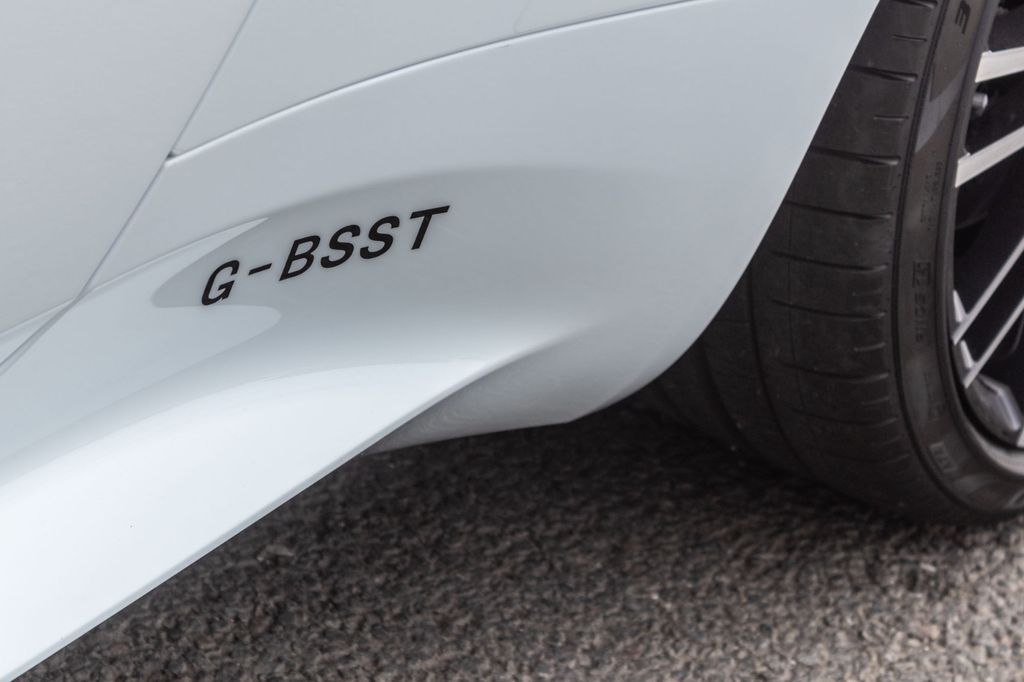 Aston Martin DBS 2019