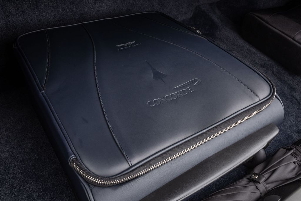 Aston Martin DBS 2019