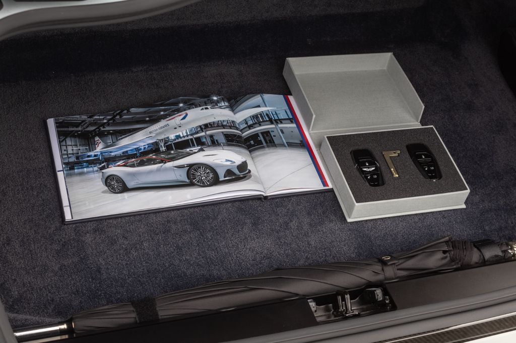 Aston Martin DBS 2019