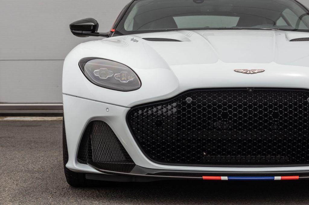 Aston Martin DBS 2019