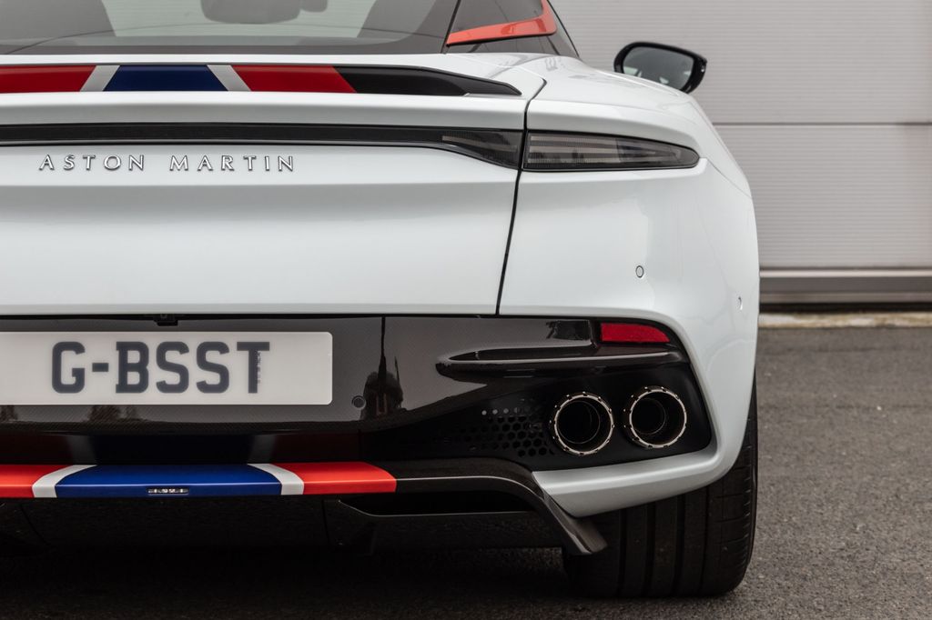 Aston Martin DBS 2019