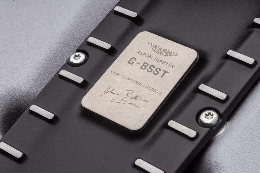 Aston Martin DBS 2019