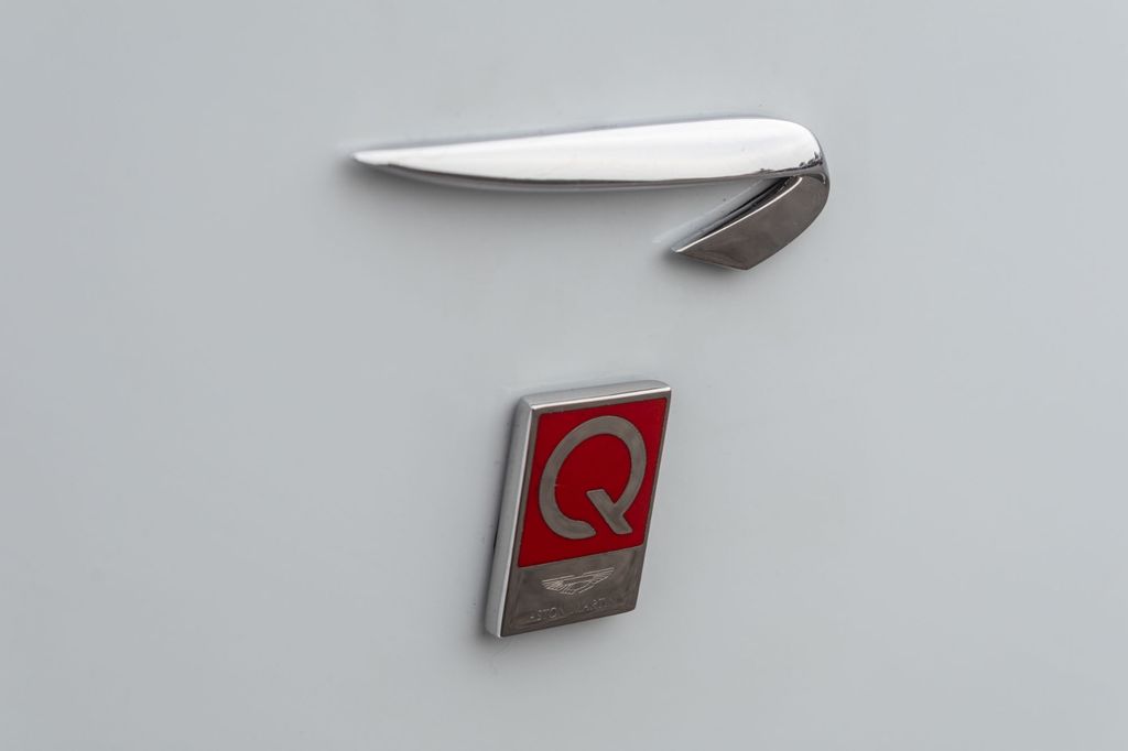 Aston Martin DBS 2019