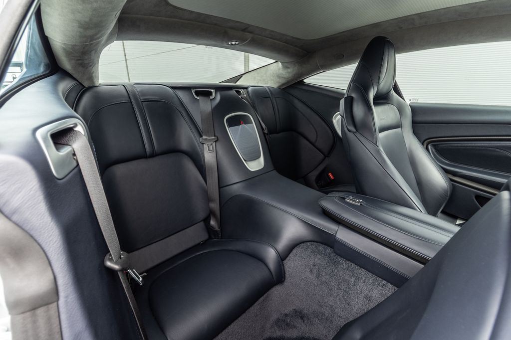 Aston Martin DBS 2019